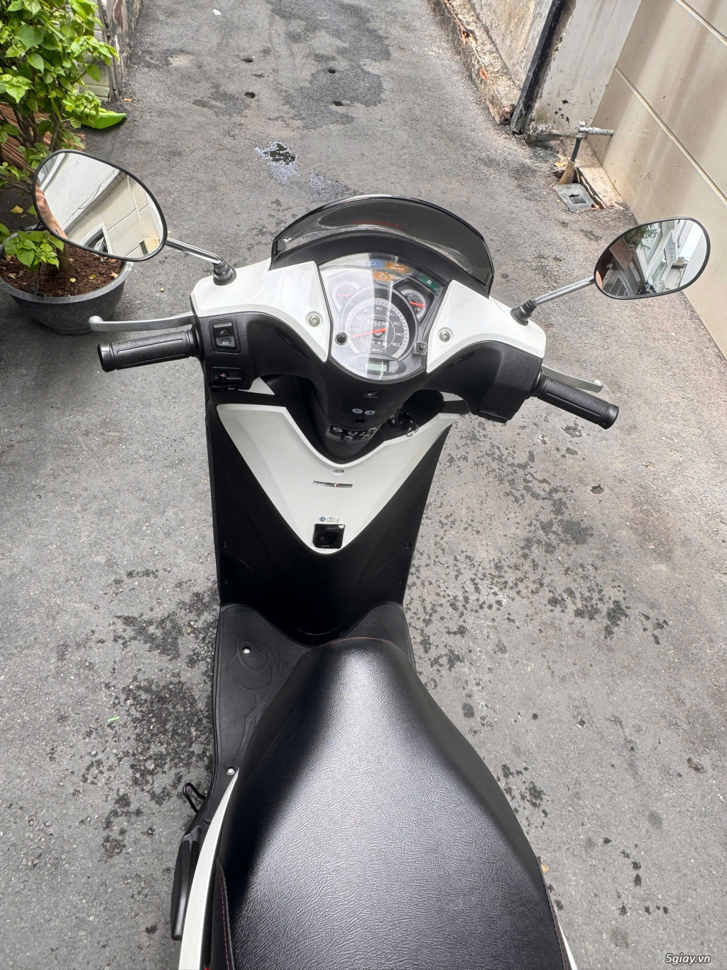 Honda SH 150i nhập Ý 2 đĩa trắng đen mới đẹp chính chủ . - 9