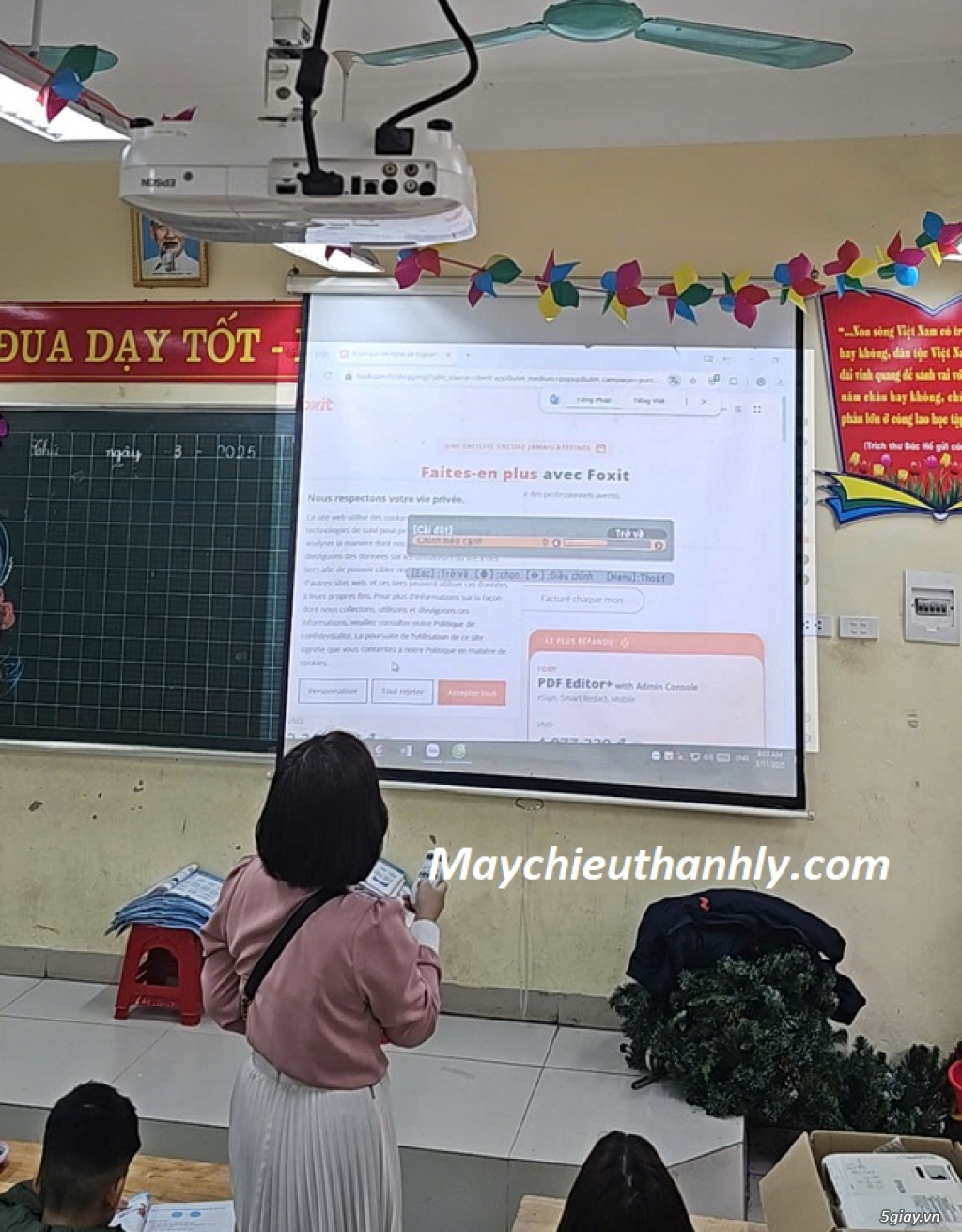 Máy chiếu dạy học giá rẻ