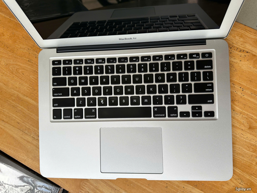 Macbook Air Core i5 RAM 8GB, SSD 256GB, 13.3