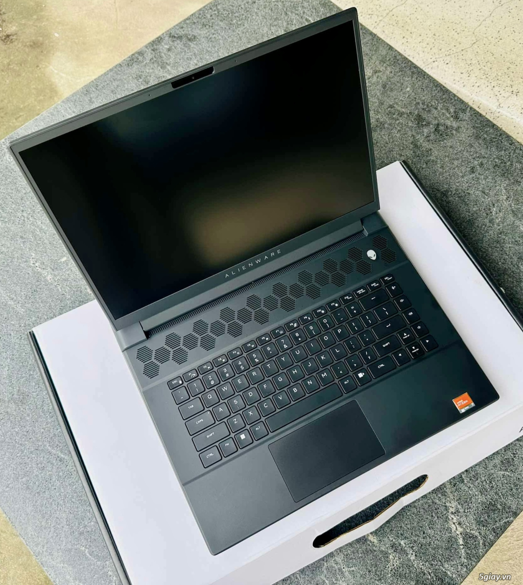 Alienware M16 R1 | AMD RTX 4060 - 1