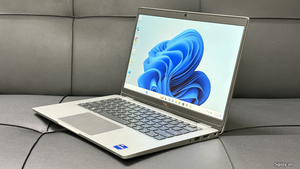 Dell Latitude 5330 i7-1265u Ram 16G SSD 512G FHD US 99% - 1