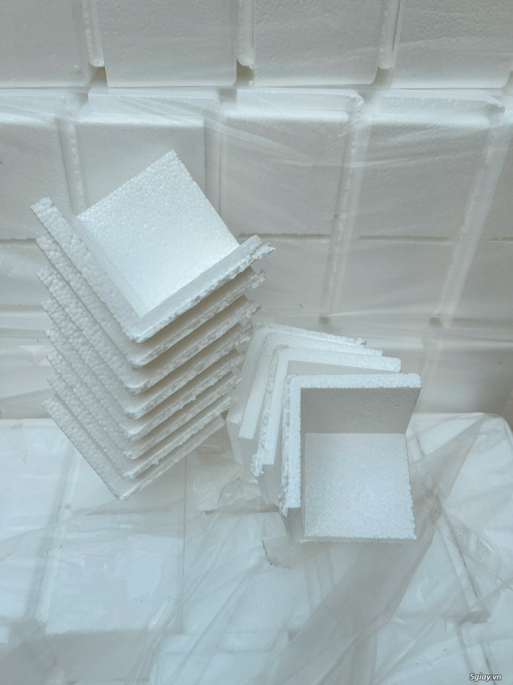 Góc xốp eps chèn ốp góc cạnh bàn tủ giá rẻ tại Hóc Môn