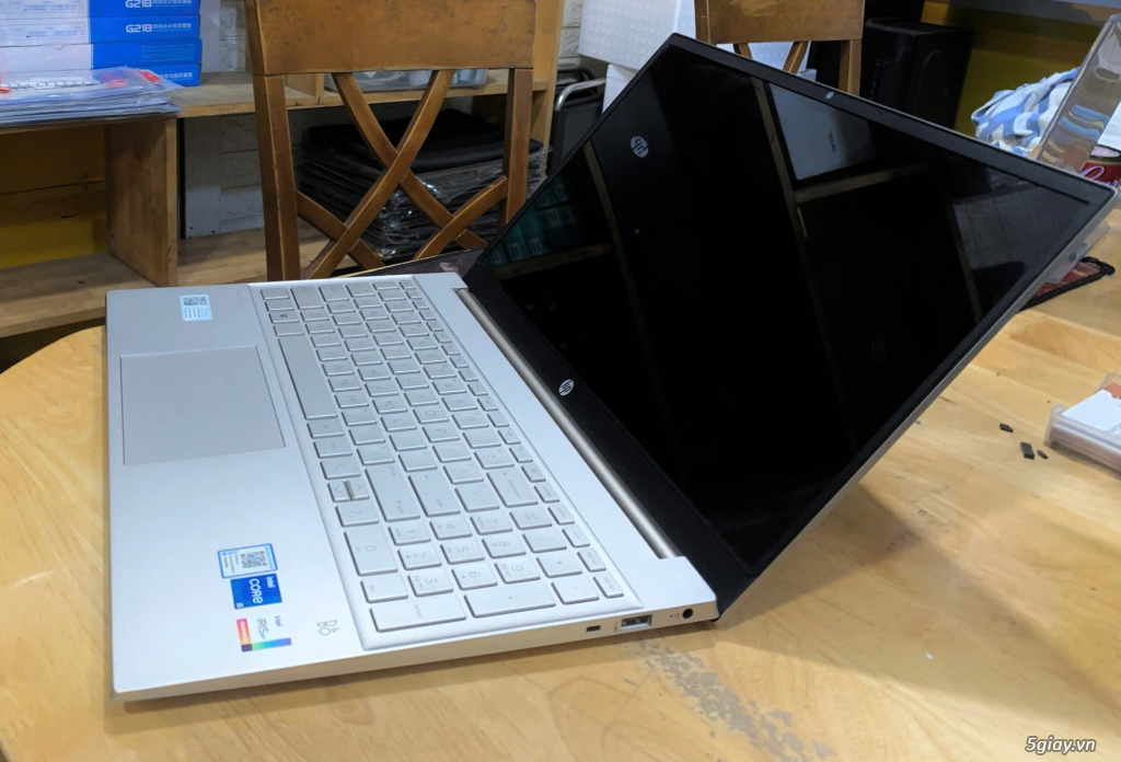 HP Pavilion 15 Core i5-1240P RAM 8GB SSD 512GB VGA ON Màn 15.6 Full HD - 4