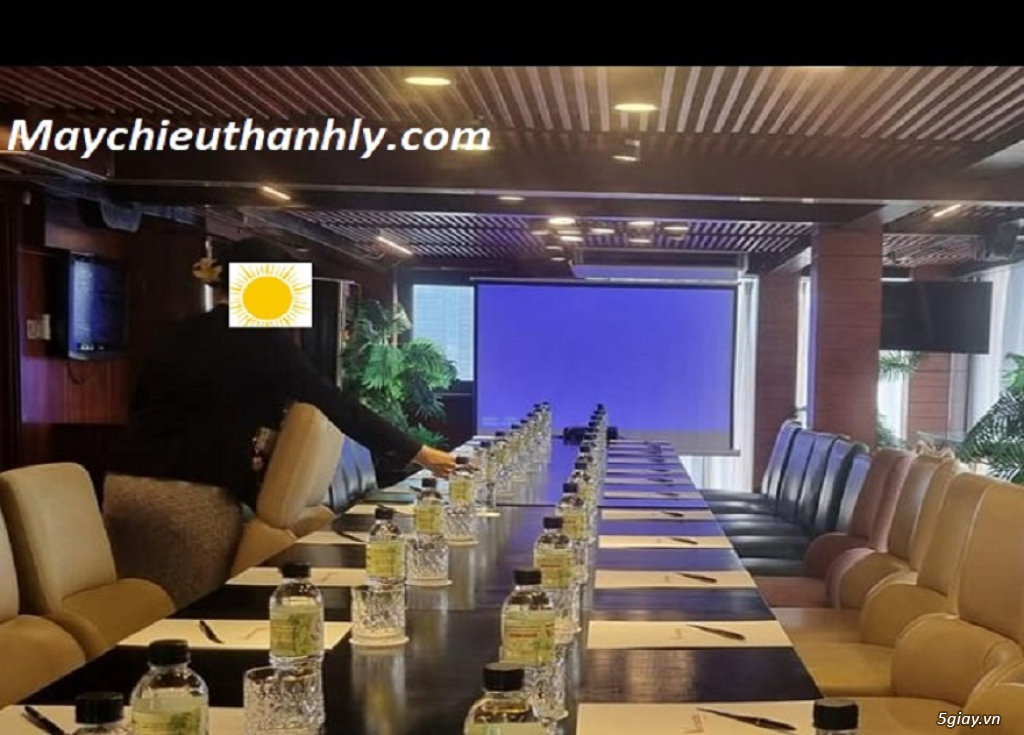 Máy chiếu văn phòng giảm 50%