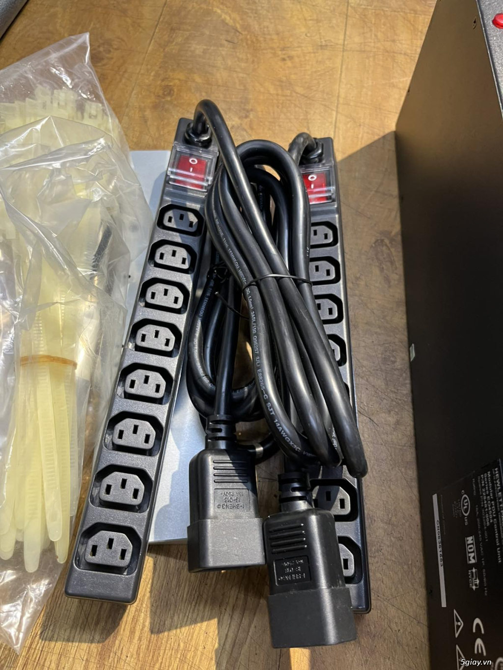 PDU bộ nối nguồn 16 C13 HP 228481-006 16A High Voltage PDU 303264-001 - 2