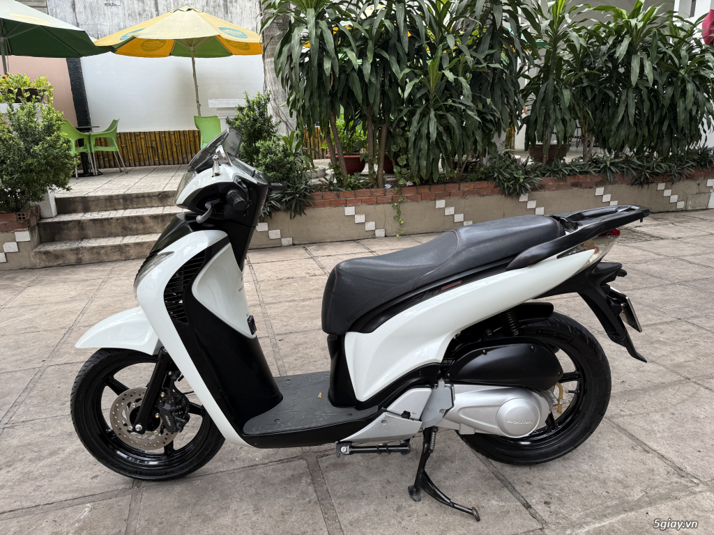 Cần Bán SH 150i Nhập Ý Trắng Đen sporty - 1