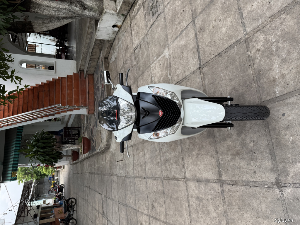 Cần Bán SH 150i Nhập Ý Trắng Đen sporty - 1