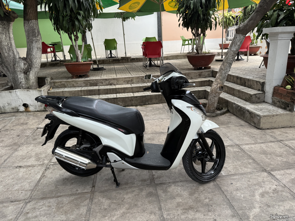 Cần Bán SH 150i Nhập Ý Trắng Đen sporty - 3