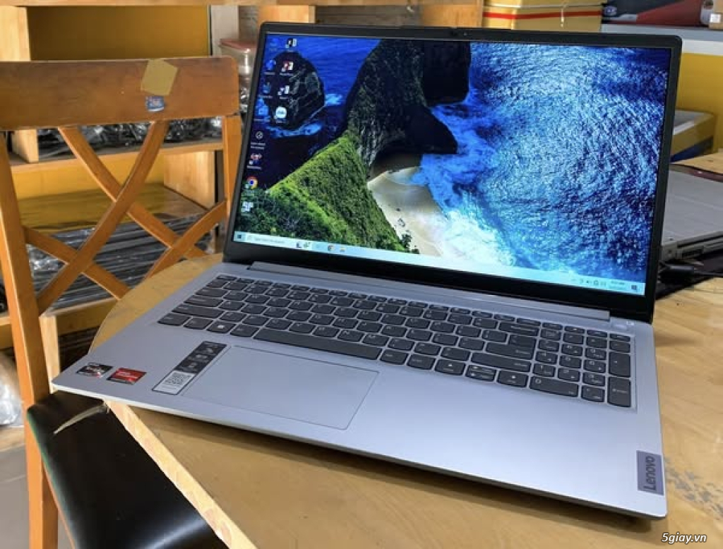 Lenovo Ideapad Slim Ryzen 5 7520U RAM 8GB SSD 512GB VGA Rời Full HD