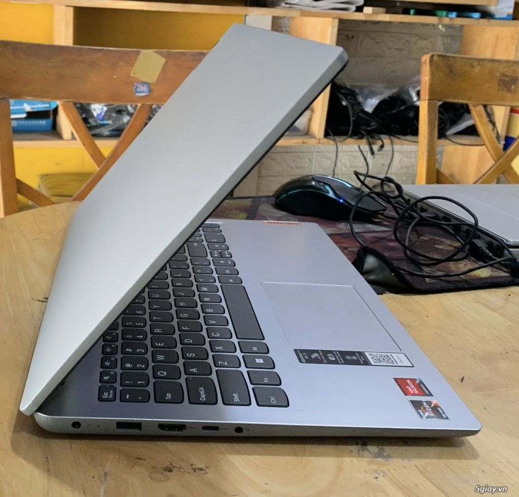 Lenovo Ideapad Slim Ryzen 5 7520U RAM 8GB SSD 512GB VGA Rời Full HD - 1
