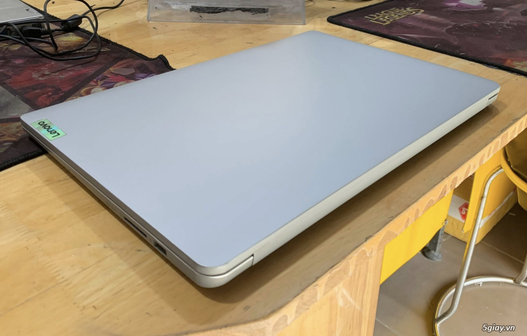 Lenovo Ideapad Slim Ryzen 5 7520U RAM 8GB SSD 512GB VGA Rời Full HD - 4