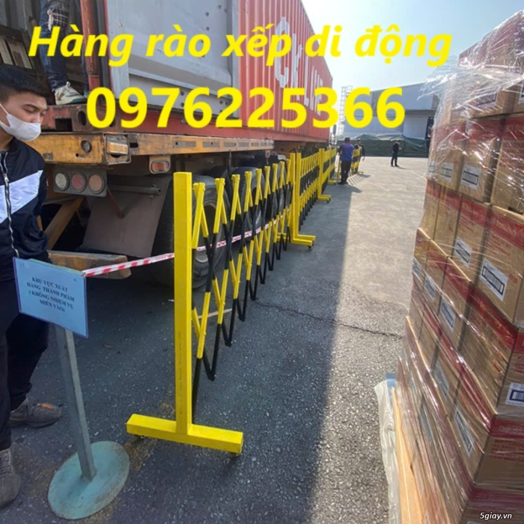Giá hàng rào xếp sắt kéo tay di động - 1