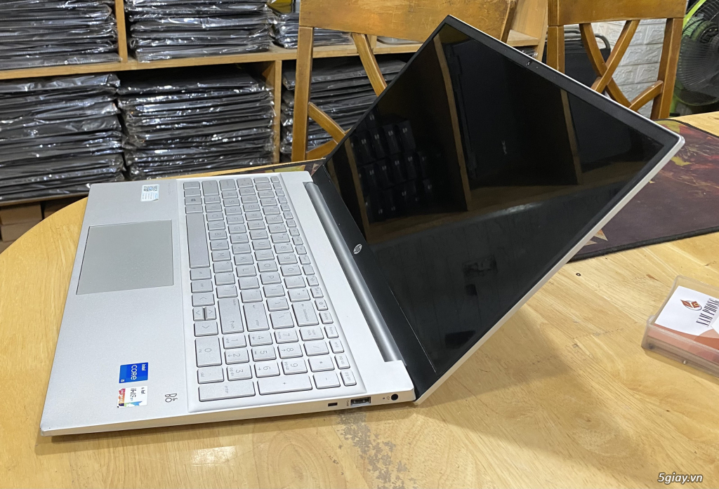 HP Pavilion 15 Core i5-1135G7 Ram 8GB SSD 512GB VGA ON Màn 15.6 FHD - 2