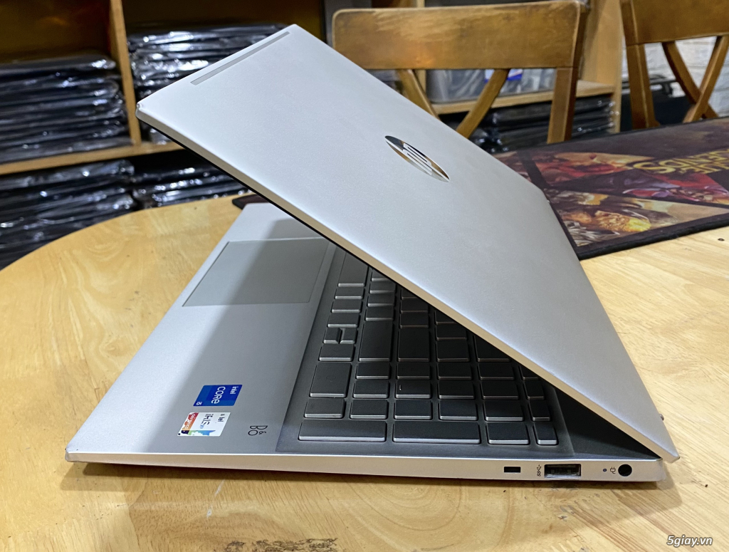 HP Pavilion 15 Core i5-1135G7 Ram 8GB SSD 512GB VGA ON Màn 15.6 FHD - 3