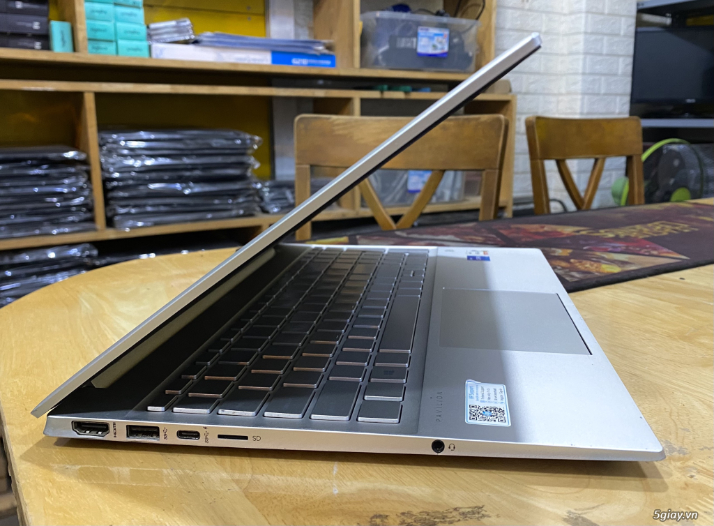 HP Pavilion 15 Core i5-1135G7 Ram 8GB SSD 512GB VGA ON Màn 15.6 FHD - 4