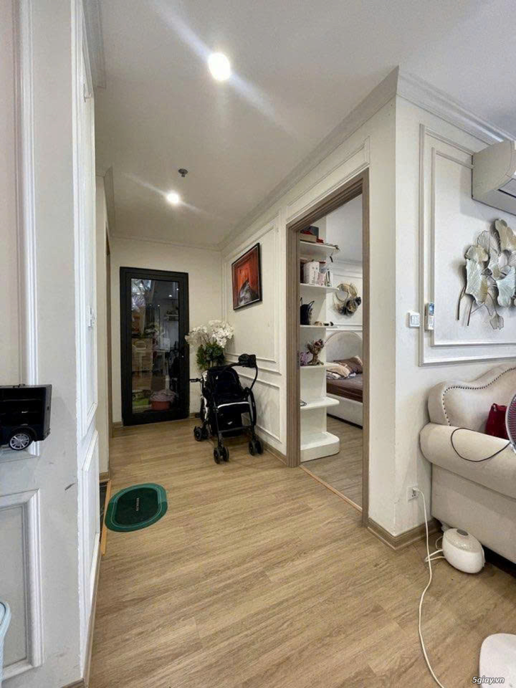 S202 Vinhomes – Căn hộ 2 ngủ tầng cao – Nội thất đủ – View đẹp