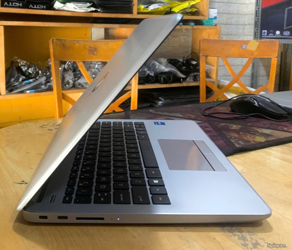 HP Notebook 240 G8 Core i3-1005G1 Ram 8GB SSD 256GB VGA ON Màn 14 Inch - 3