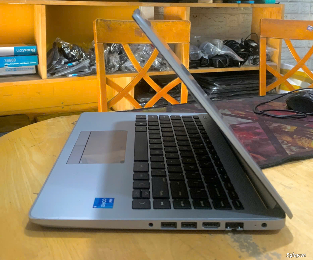 HP Notebook 240 G8 Core i3-1005G1 Ram 8GB SSD 256GB VGA ON Màn 14 Inch - 2