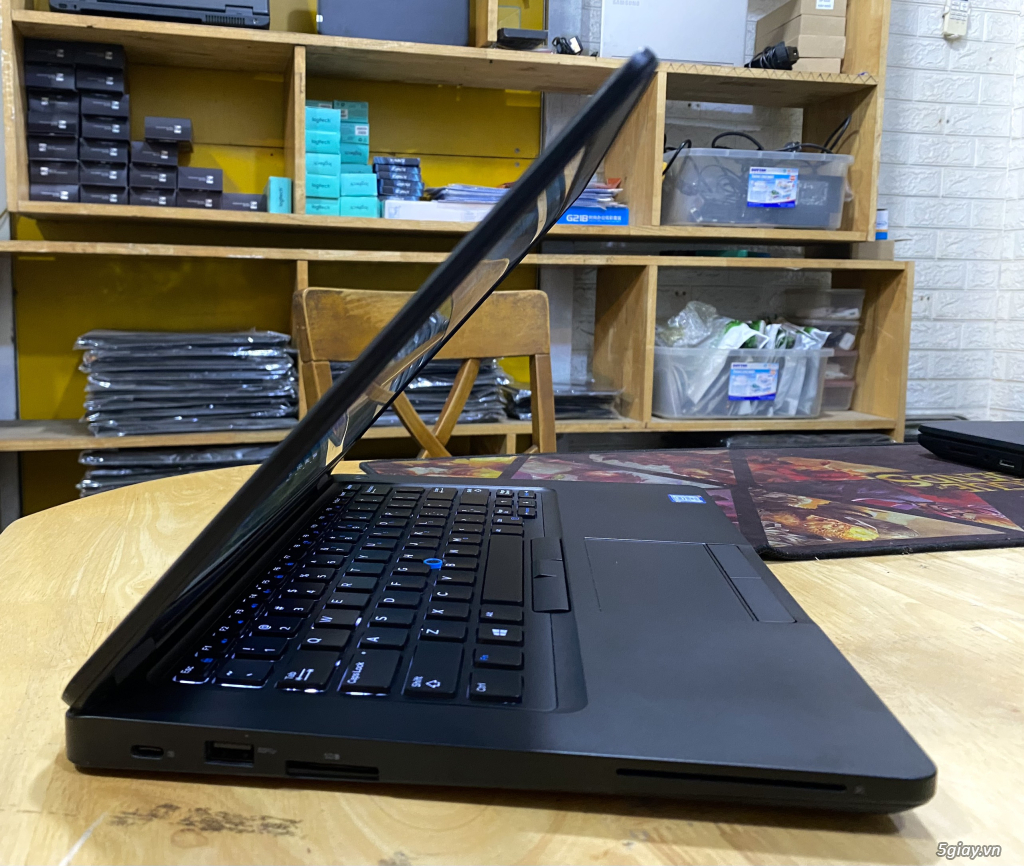 Dell Latitude E5490 Core i5-8350U Ram 8GB SSD 240GB VGA ON Màn Full HD - 5