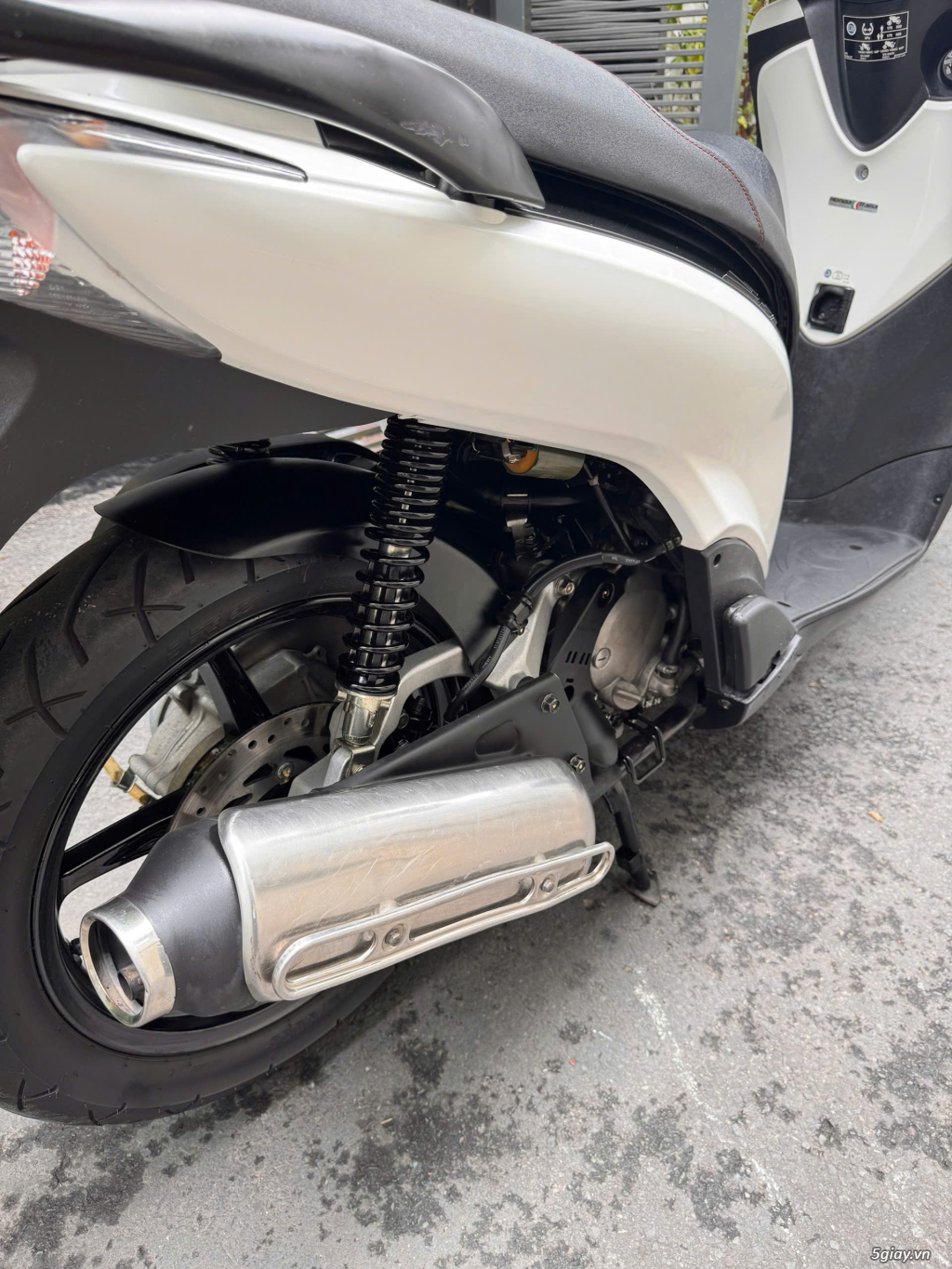 Honda SH 150i nhập Ý 2 đĩa trắng đen mới đẹp chính chủ . - 3