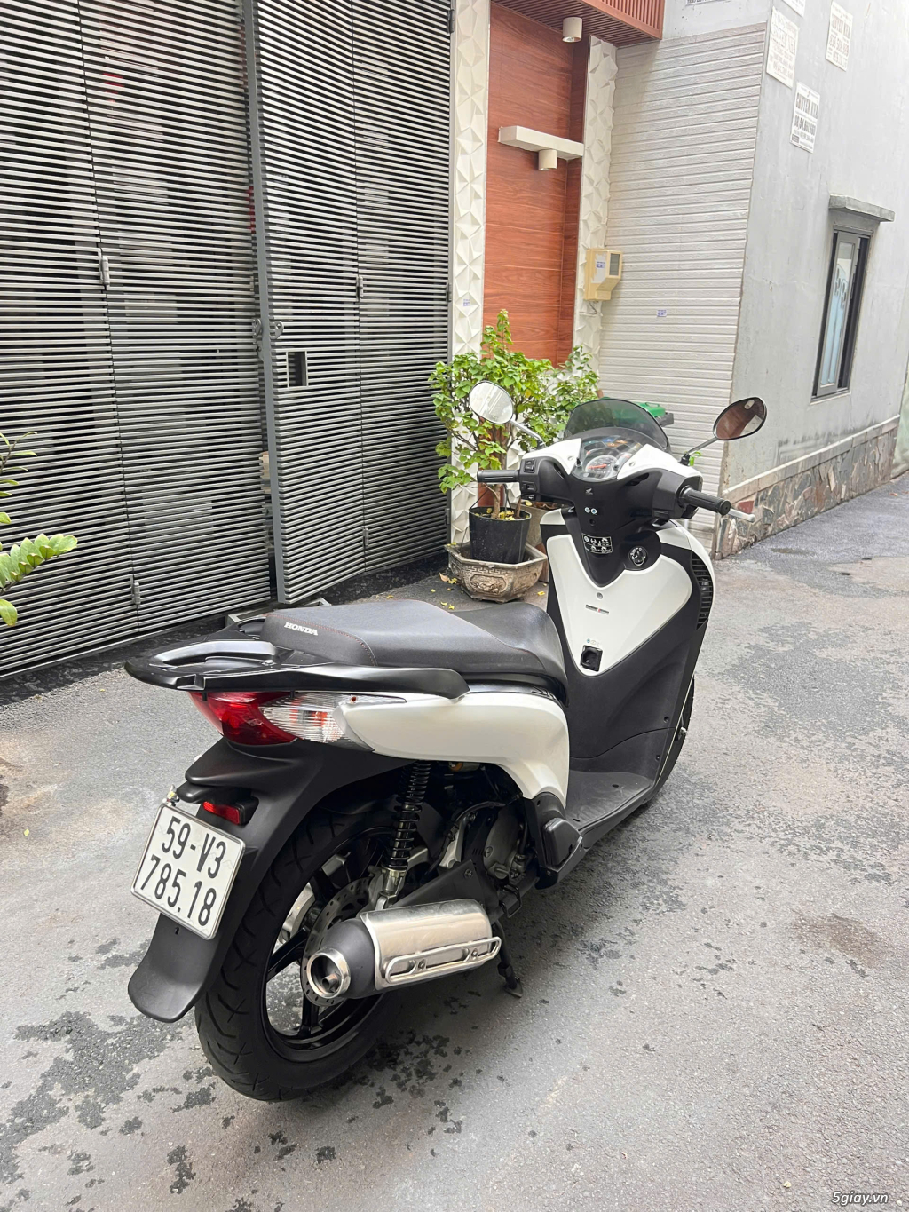 Honda SH 150i nhập Ý 2 đĩa trắng đen mới đẹp chính chủ . - 9