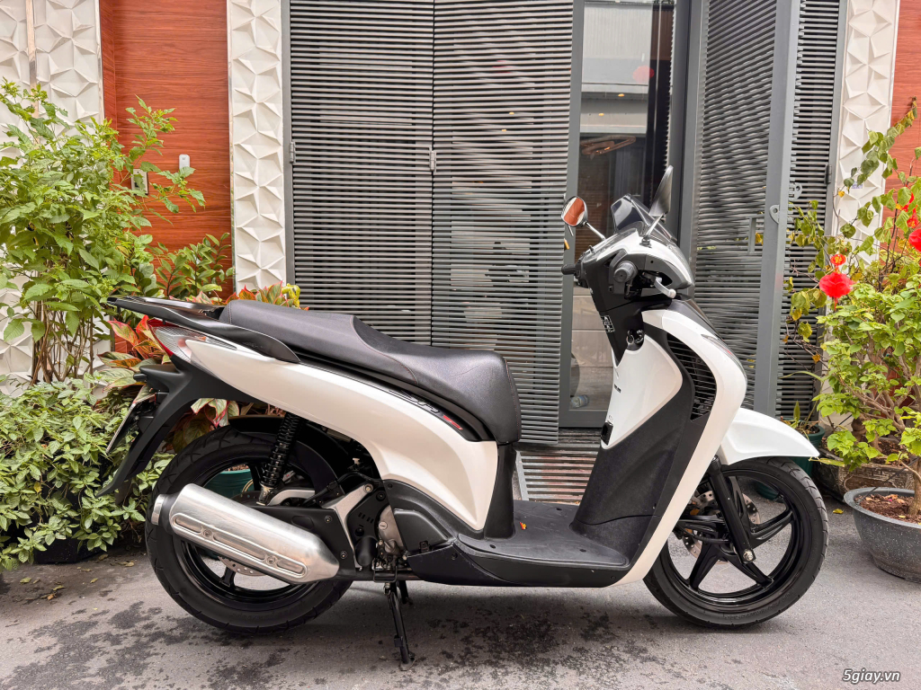 Honda SH 150i nhập Ý 2 đĩa trắng đen mới đẹp chính chủ . - 5