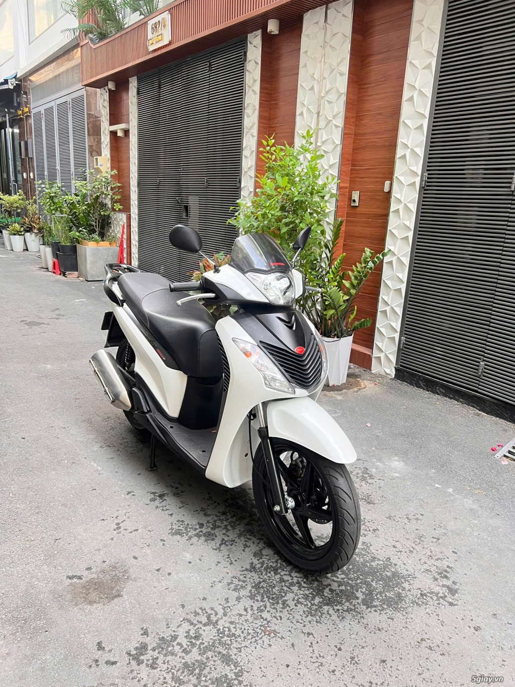 Honda SH 150i nhập Ý 2 đĩa trắng đen mới đẹp chính chủ . - 1