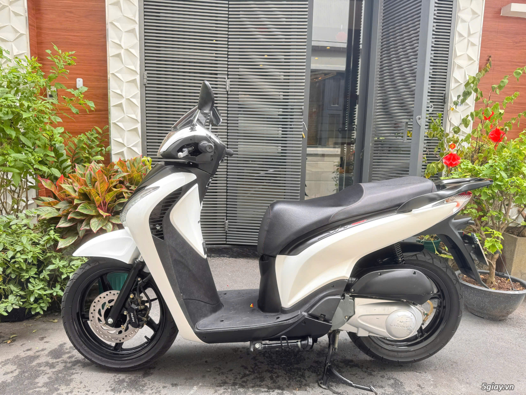 Honda SH 150i nhập Ý 2 đĩa trắng đen mới đẹp chính chủ . - 4