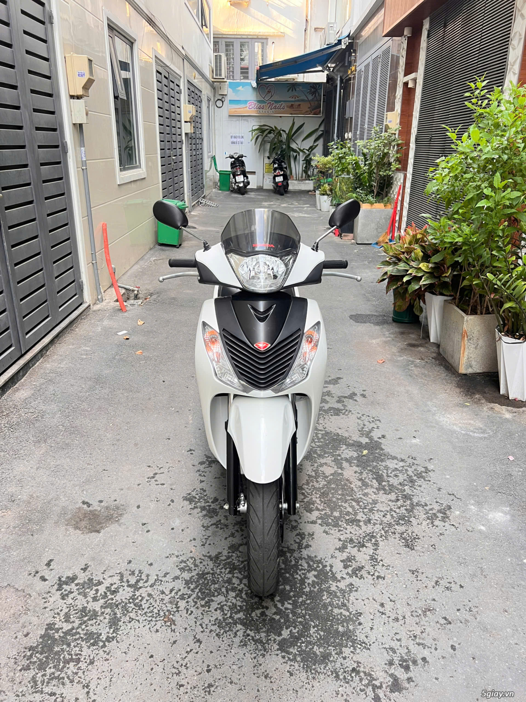 Honda SH 150i nhập Ý 2 đĩa trắng đen mới đẹp chính chủ .