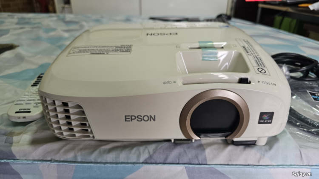 Epson PowerLite Home Cinema 2045 Full HD - 1