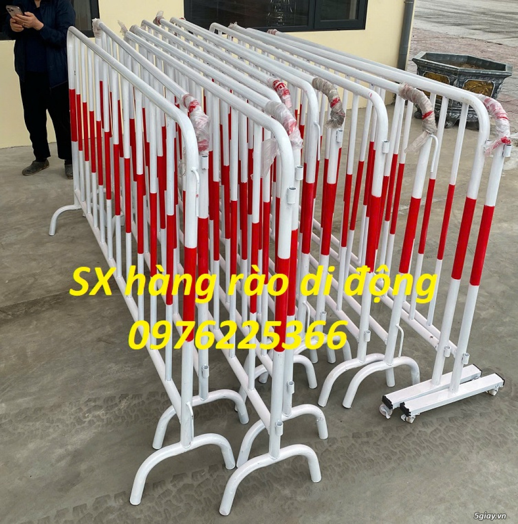 Giá hàng rào chắn di động - 1