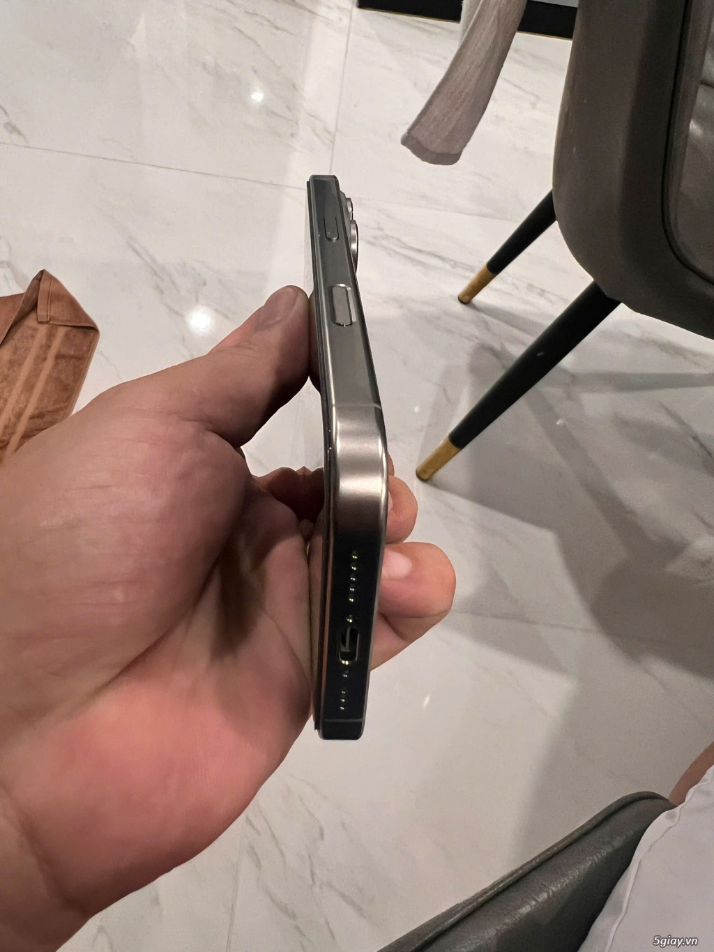 CẦN BÁN: IPHONE 16 PRO 256. Máy VN/A (MÀU TITAN) Tân Phú - TPHCM - 3