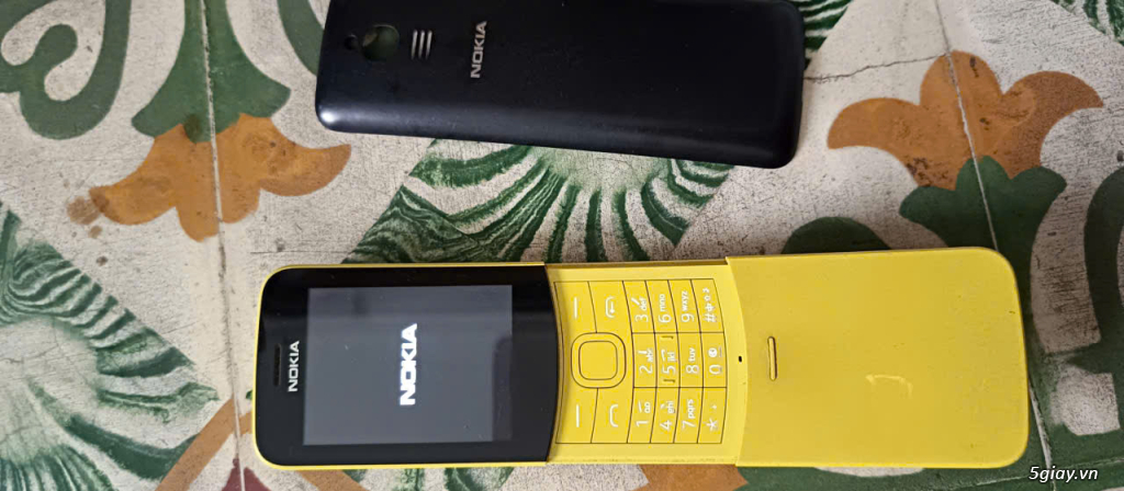 Ve chai đt Nokia chuối 8110 4G pin phù còn lại tốt hết.