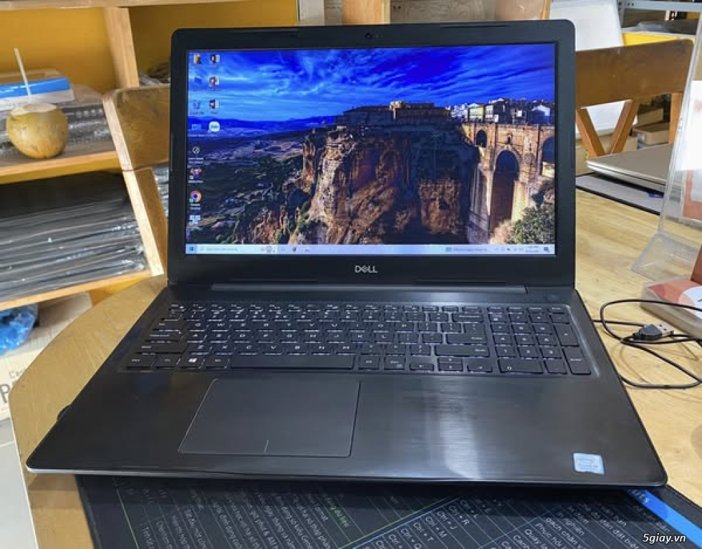 Dell Inspiron 5570 Core i5-8250U Ram 8GB SSD 240GB VGA ON Màn 15.6 FHD