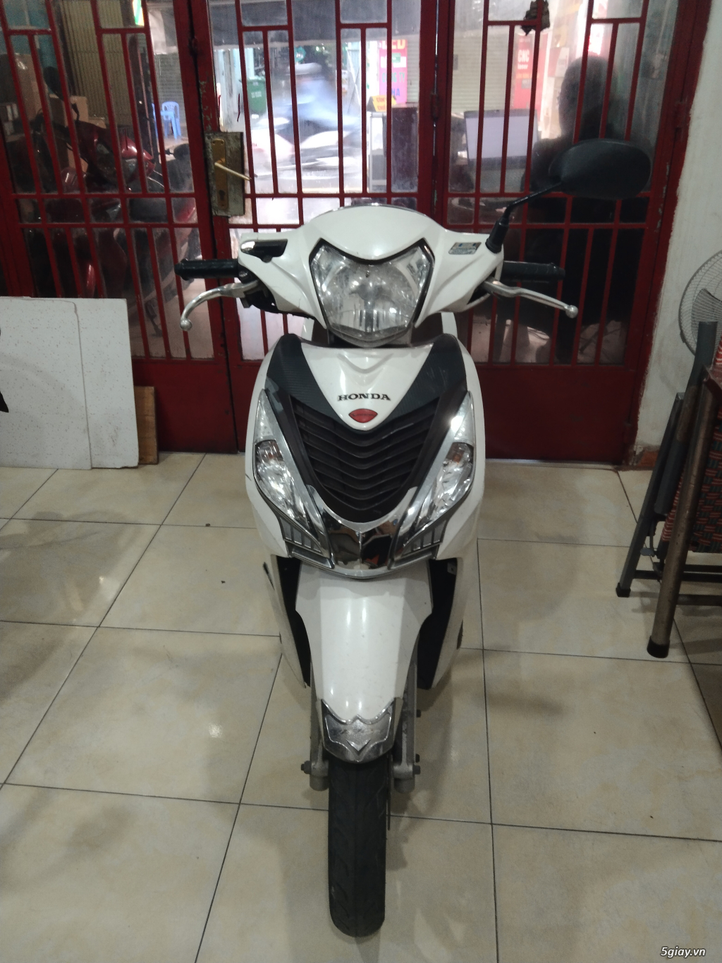 Vision màu trắng nâu,bstp,công chứng sang tên được,giá tiền: 16 triệu - 1