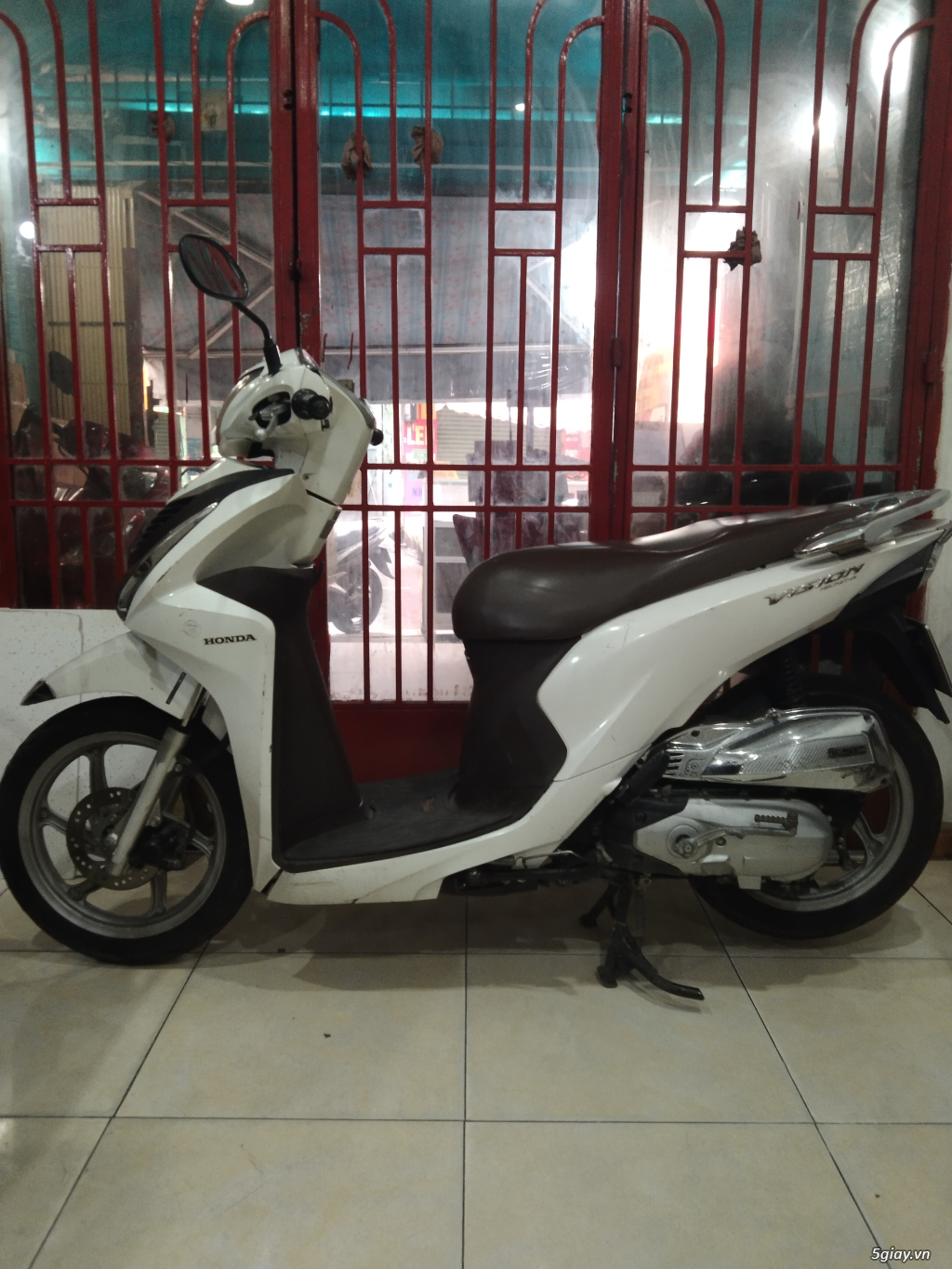 Vision màu trắng nâu,bstp,công chứng sang tên được,giá tiền: 16 triệu