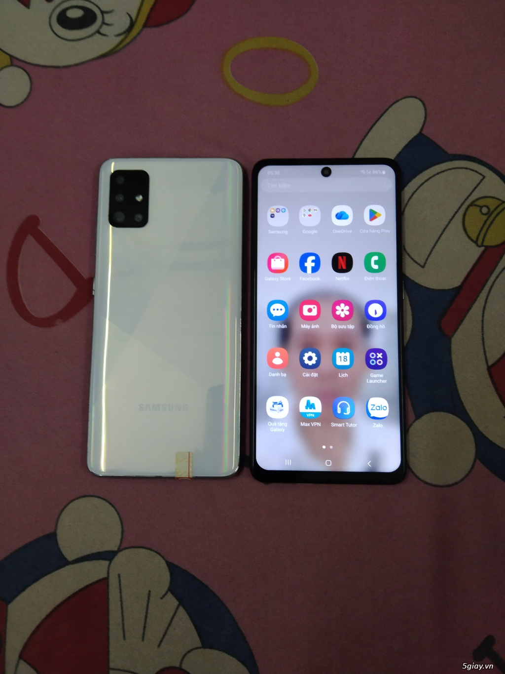 Samsung Galaxy A51 màu trắng, giá tiền: 1tr6, ram 6GB/128GB,2 sim