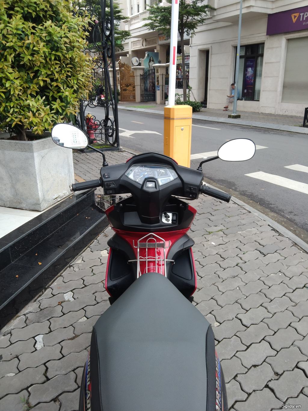 Airblade đỏ đen(như hình),bstp,giá 7tr200k,máy êm - 2