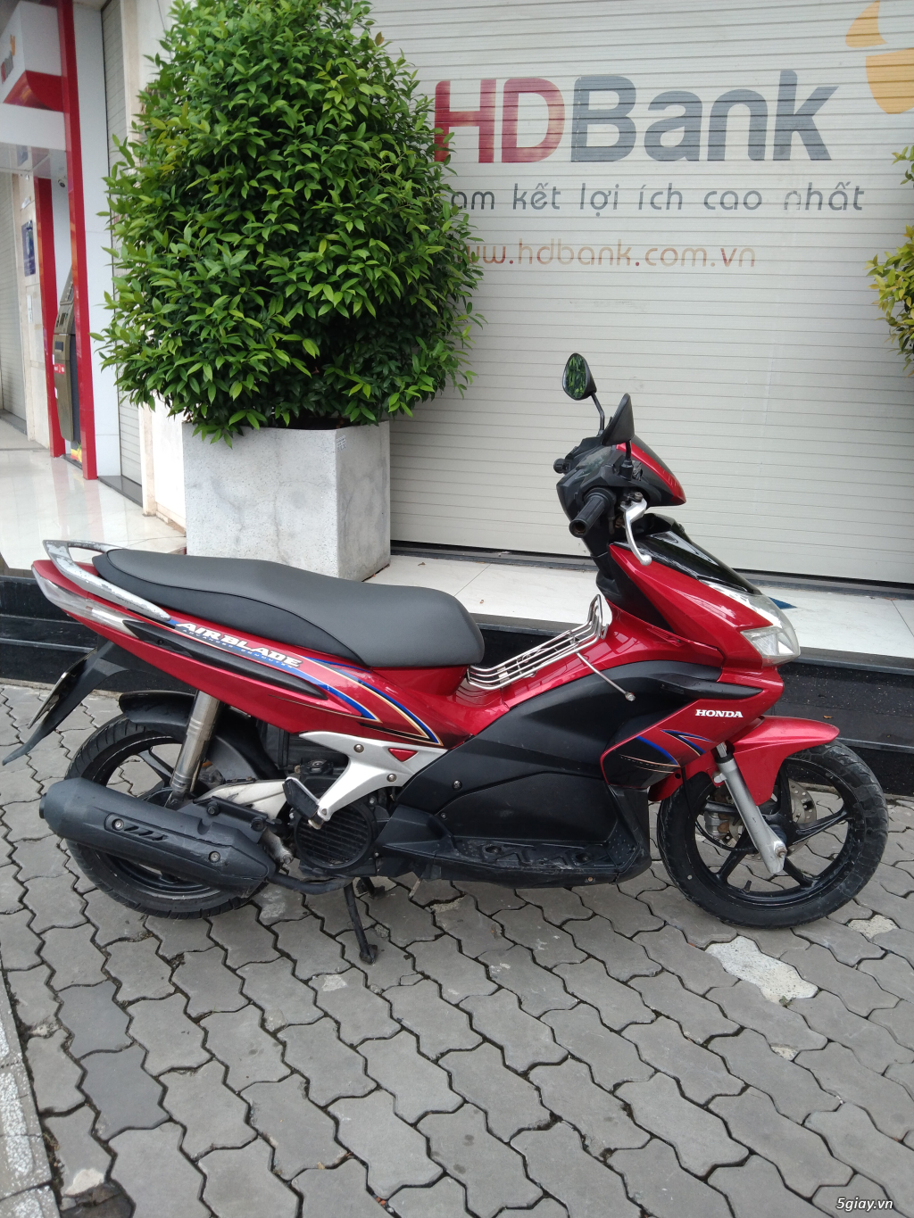 Airblade đỏ đen(như hình),bstp,giá 7tr200k,máy êm