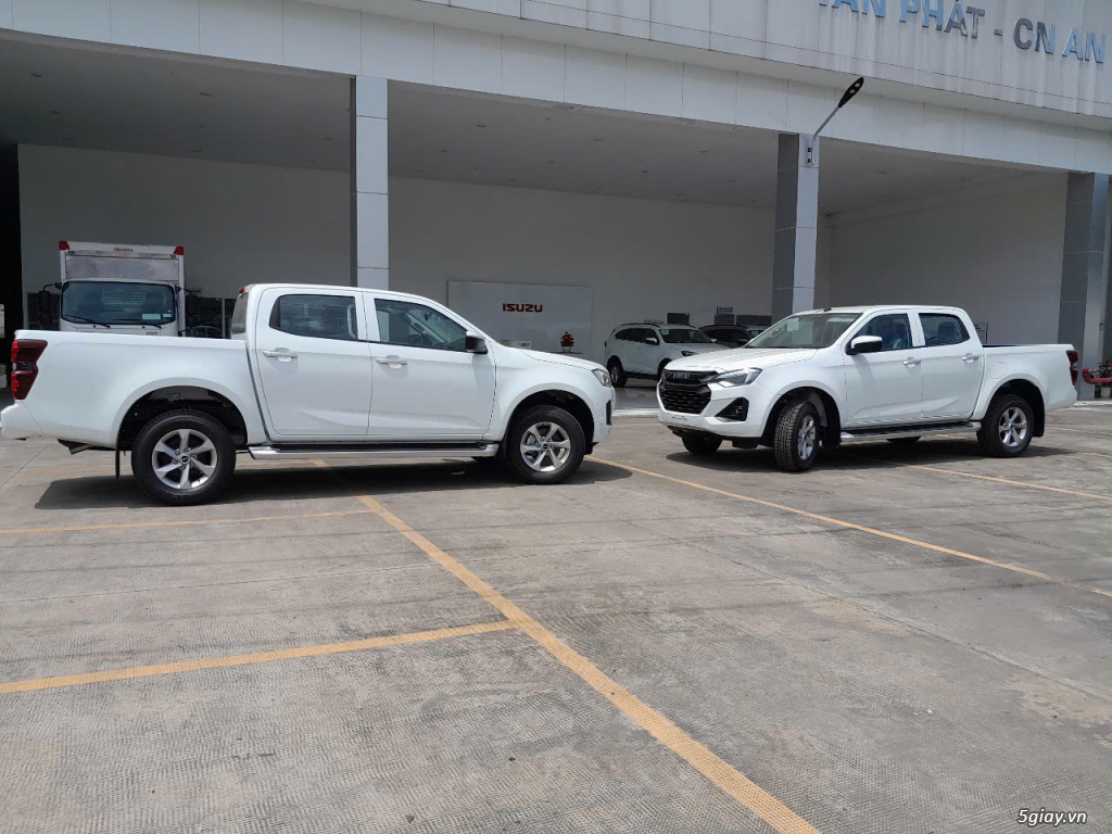 Isuzu Dmax Prestige 4x2AT - 2025 - 6
