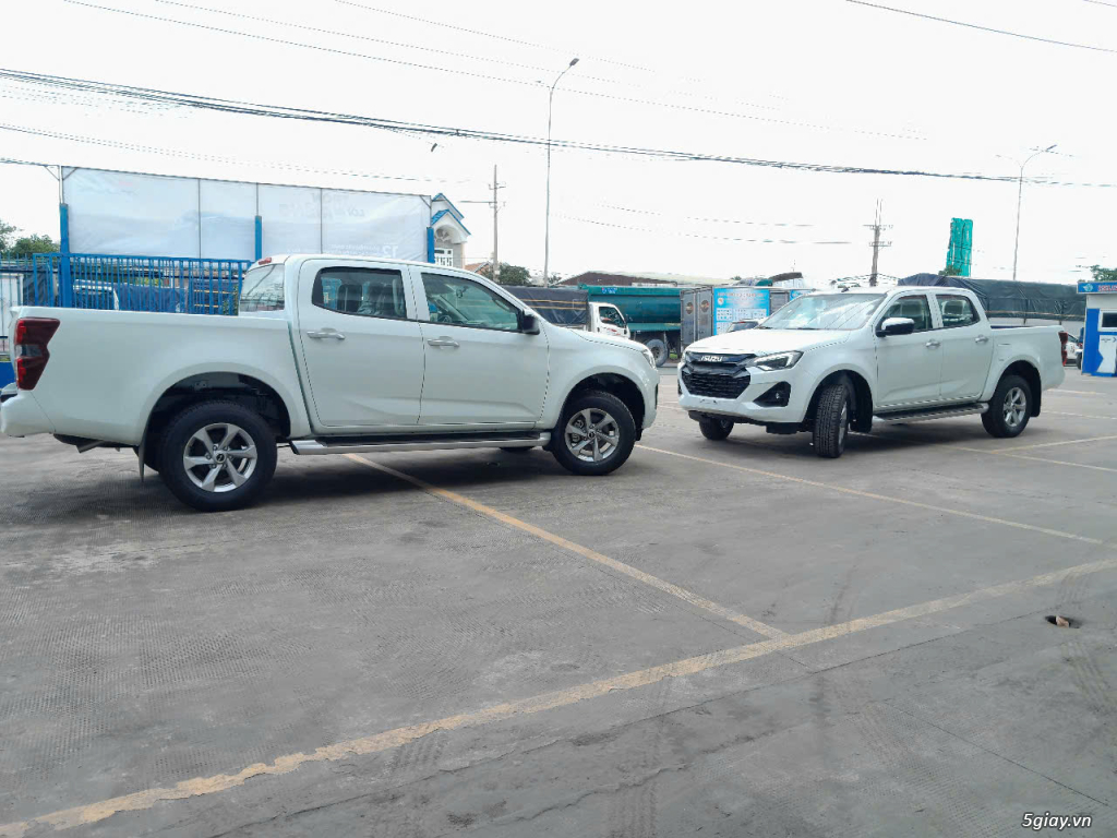 Isuzu Dmax Prestige 4x2AT - 2025 - 2