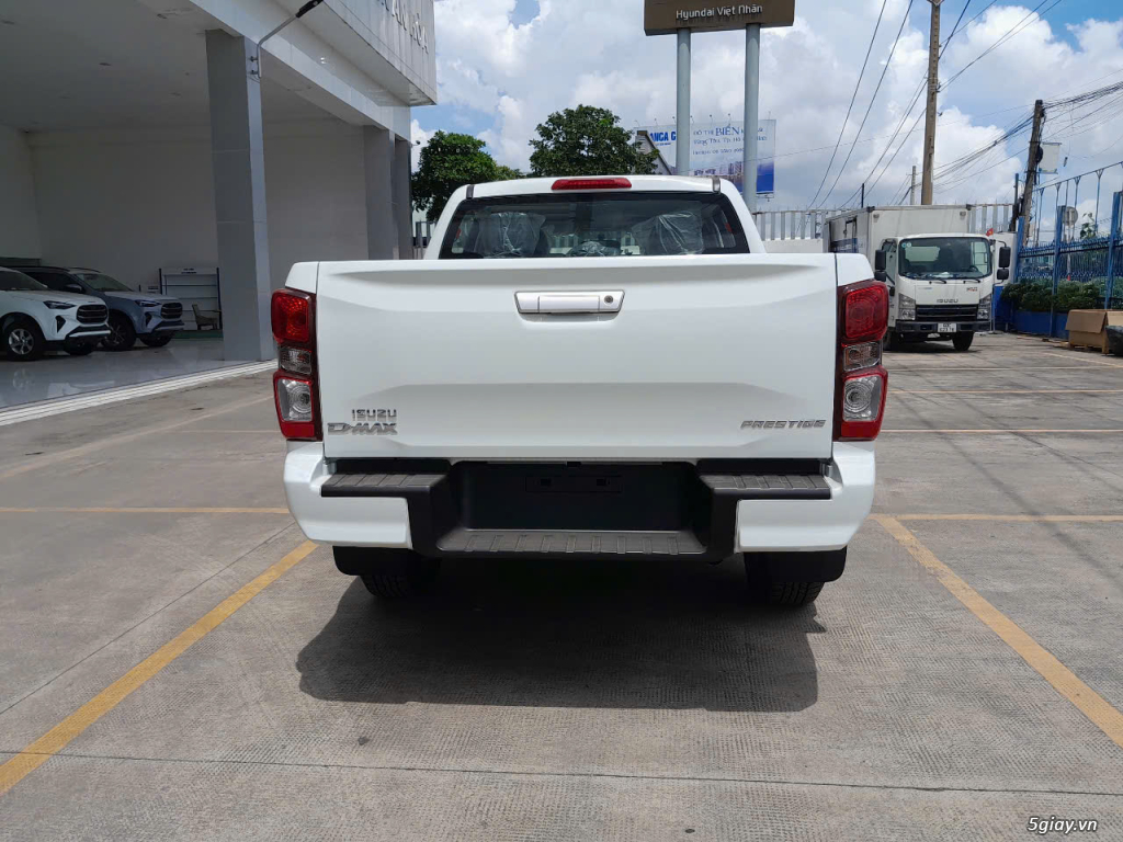 Isuzu Dmax Prestige 4x2AT - 2025 - 4