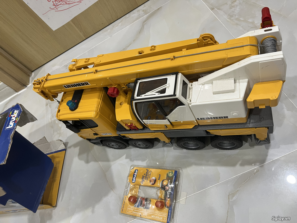 Bán 2 xe đồ chơi trẻ em mô hình Bruder (Đức) - 4