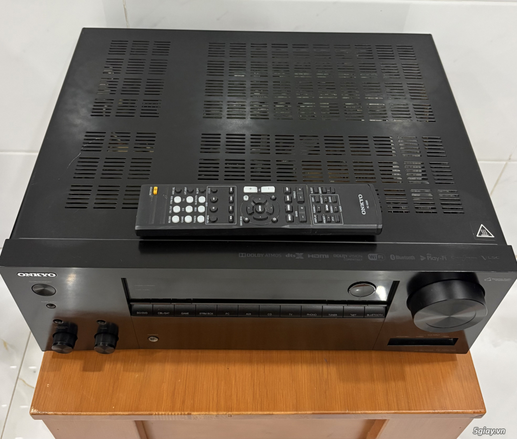 Amply Onkyo TX-NR676E, Model mới đời lớn - 1