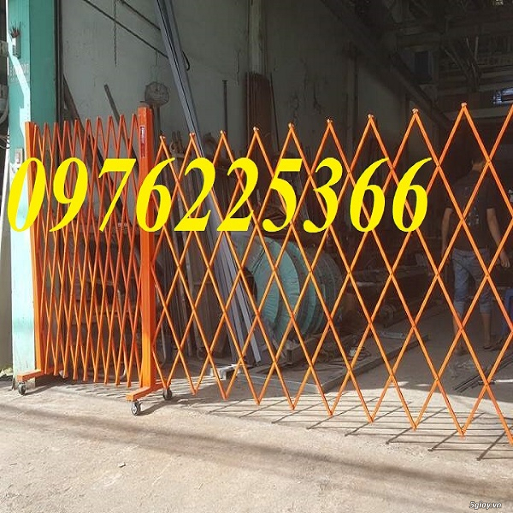 Hàng rào xếp sắt có bánh xe giá tại xưởng - 4