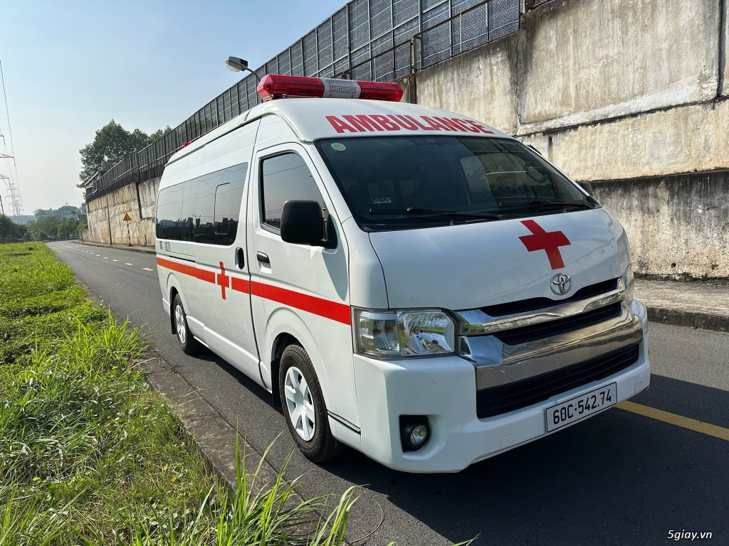 Xe cứu thương - Hiace 2018