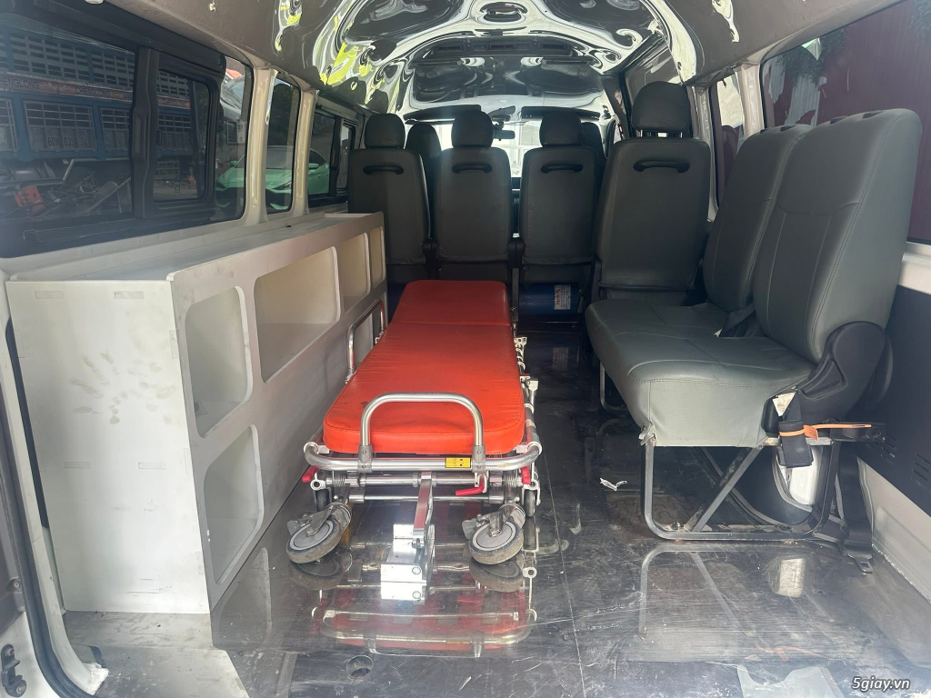 Xe cứu thương - Hiace 2018 - 3