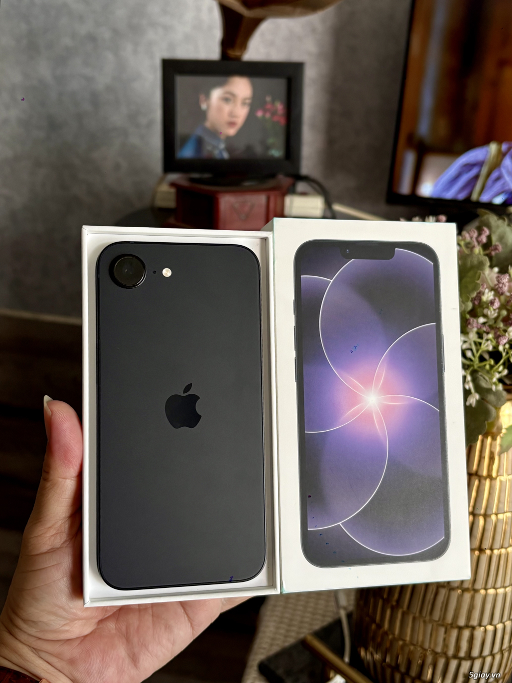 17e 256G Black VN/A Likenew. BH 3/2027 !