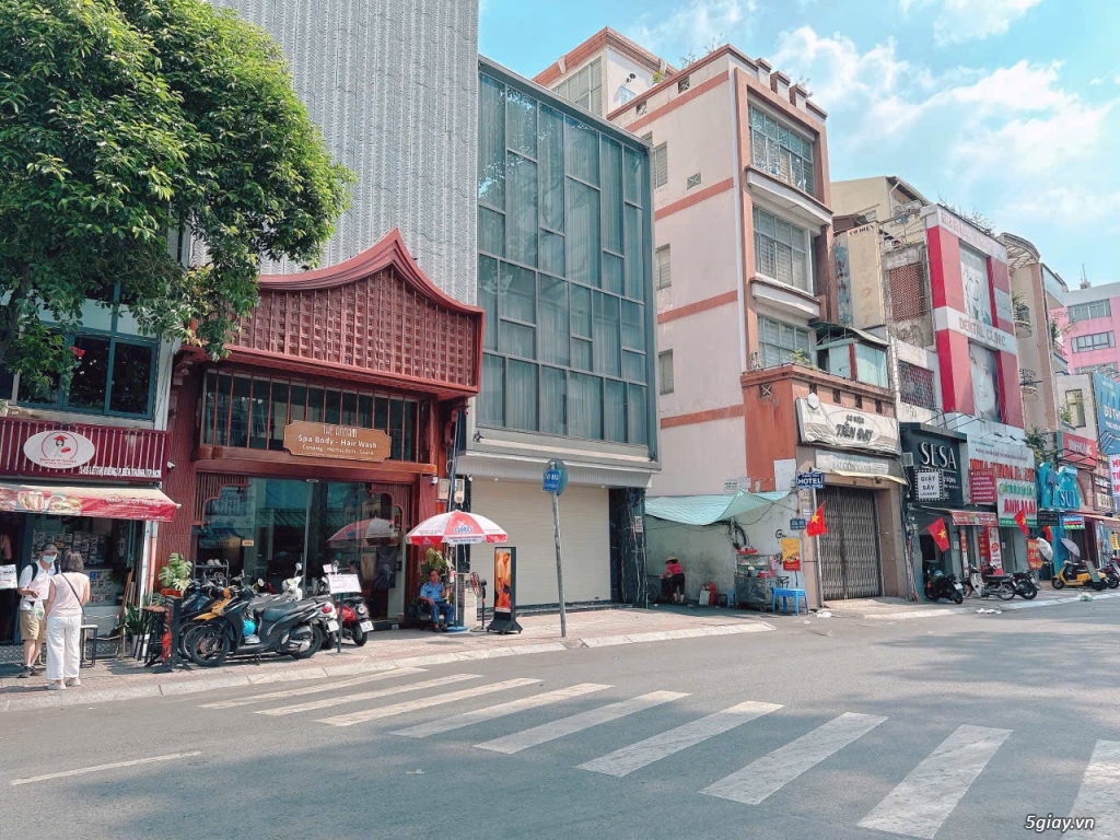 CẦN TIỀN BÁN GẤP   Cung đường cực hiếm nhà bán.  Hẻm xe tăng quay đầu