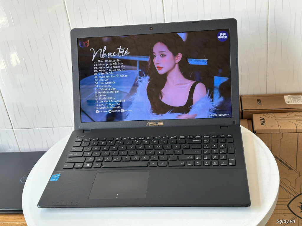 Asus X550LA i5-4210U, RAM 8GB, SSD 120GB, 15.6 HD, VGA Intel 4400